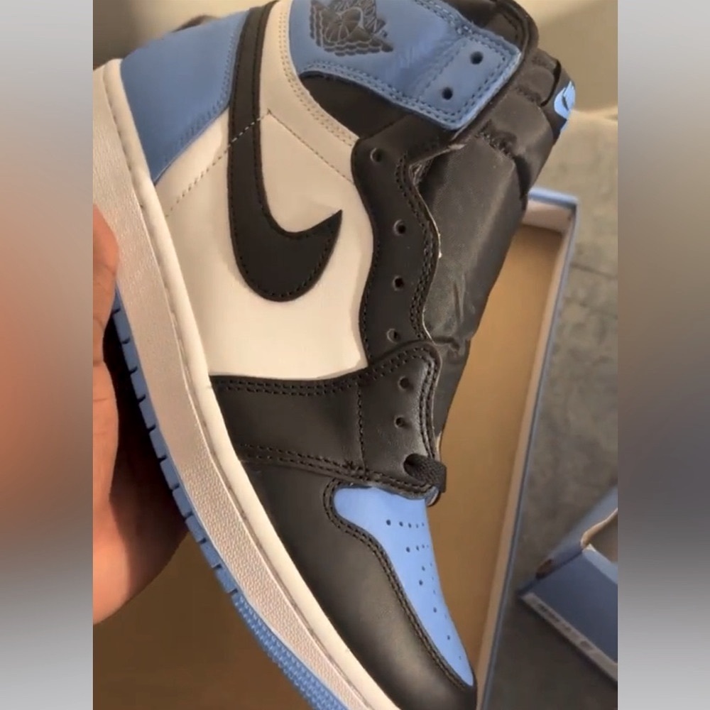 Air Jordan 1 Retro High OG ‘UNC TOE’